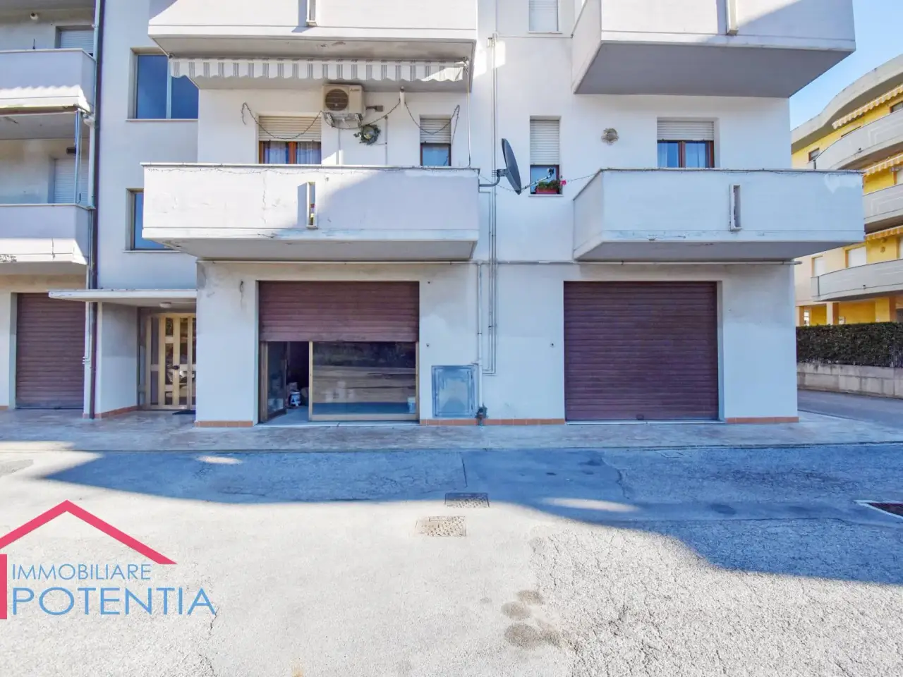 Magazzino in Via Beethoven 40, Potenza Picena, {3} - Foto 1