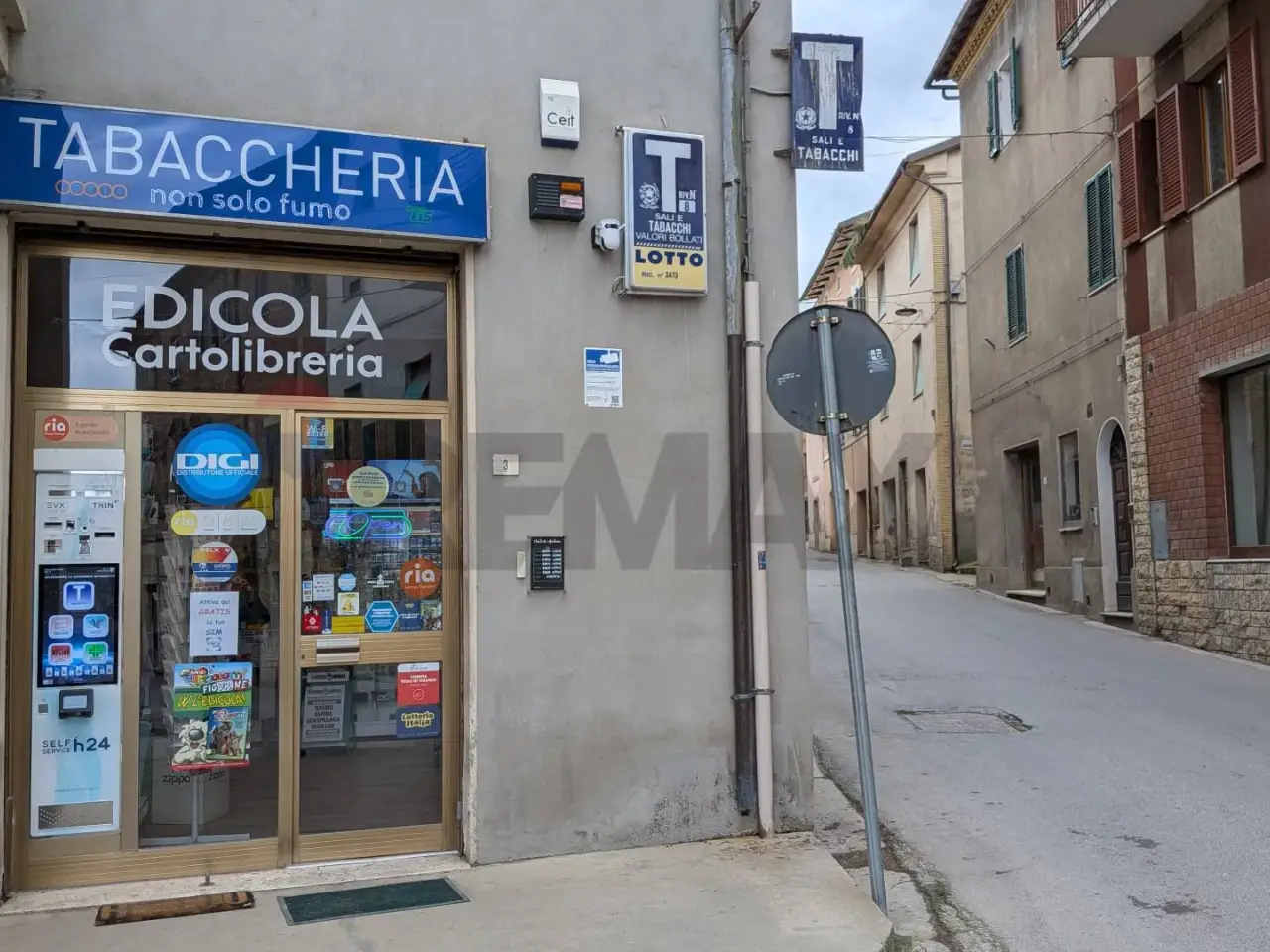 Esercizio commerciale in Piazza del Popolo 3, Castiglione Del Lago, {3} - Foto 2