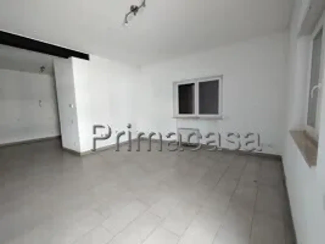 Negozio in Via Bassani 39, Villafranca Di Verona, {3} - Foto 1