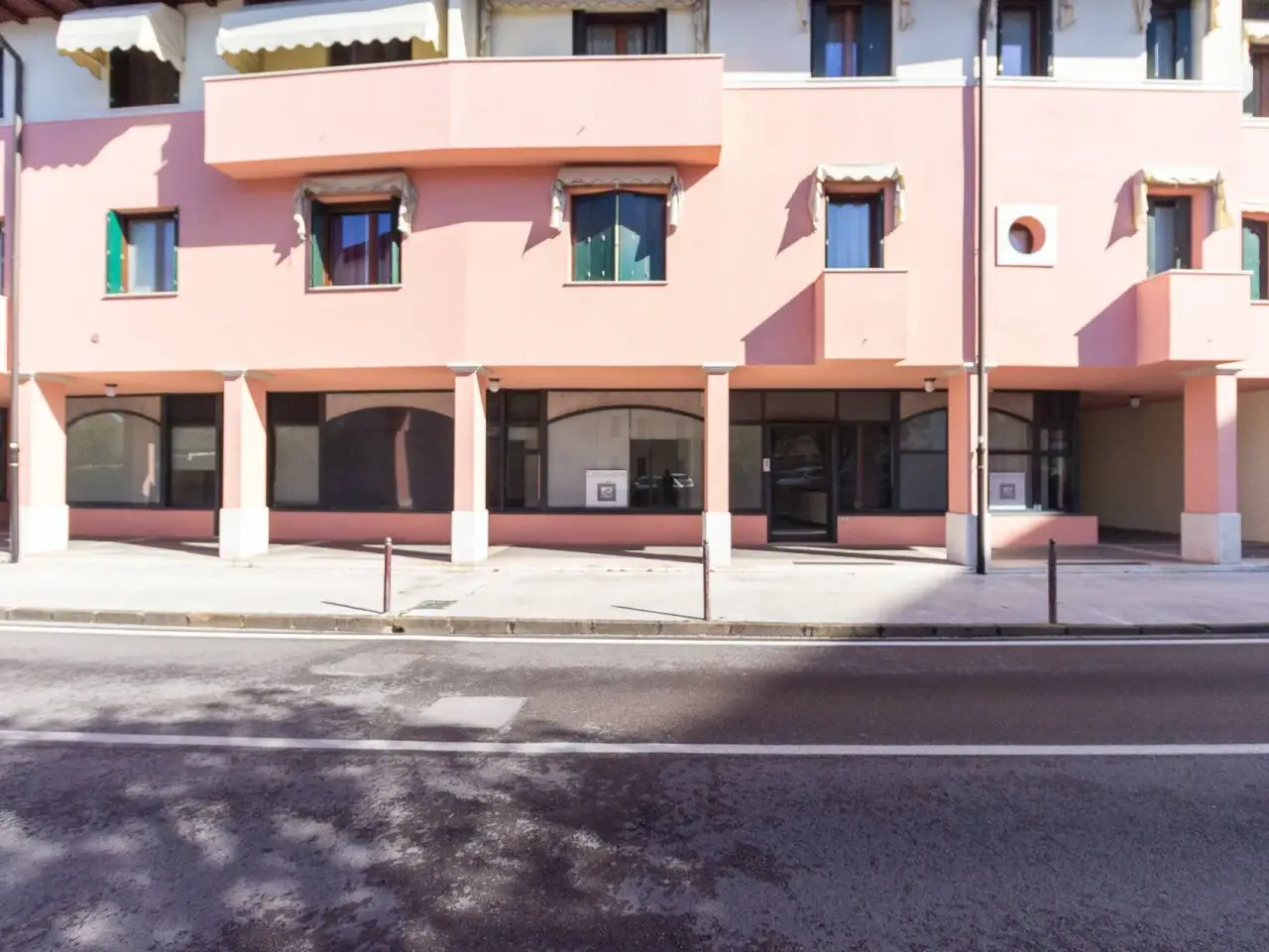 Negozio in Via Ruffo 4, Sacile, {3} - Foto 1