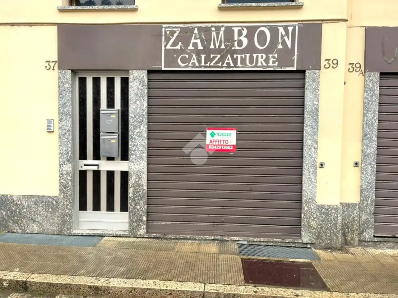 Negozio in Via Alberto De Simoni 39, Sondrio, {3} - Foto 1