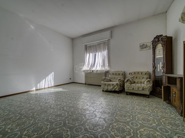 3-room flat, Galliate - Photo 1