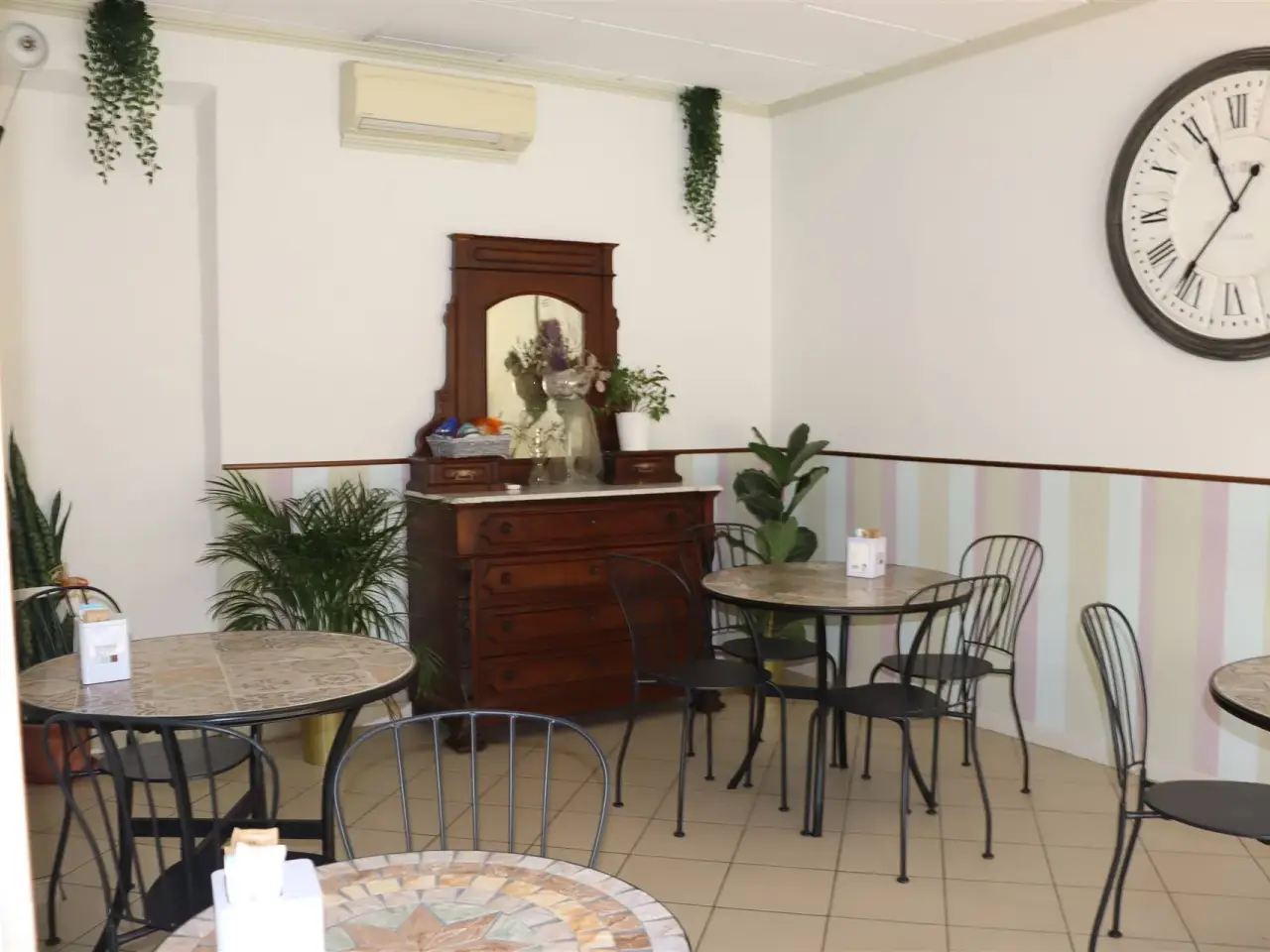 Bar in  , Castagnole delle Lanze, Asti, Castagnole Delle Lanze, {3} - Foto 2