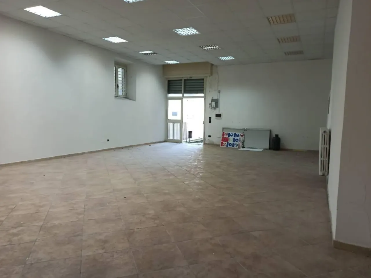 Locale commerciale in Michele Bianchi, Avellino, {3} - Foto 1