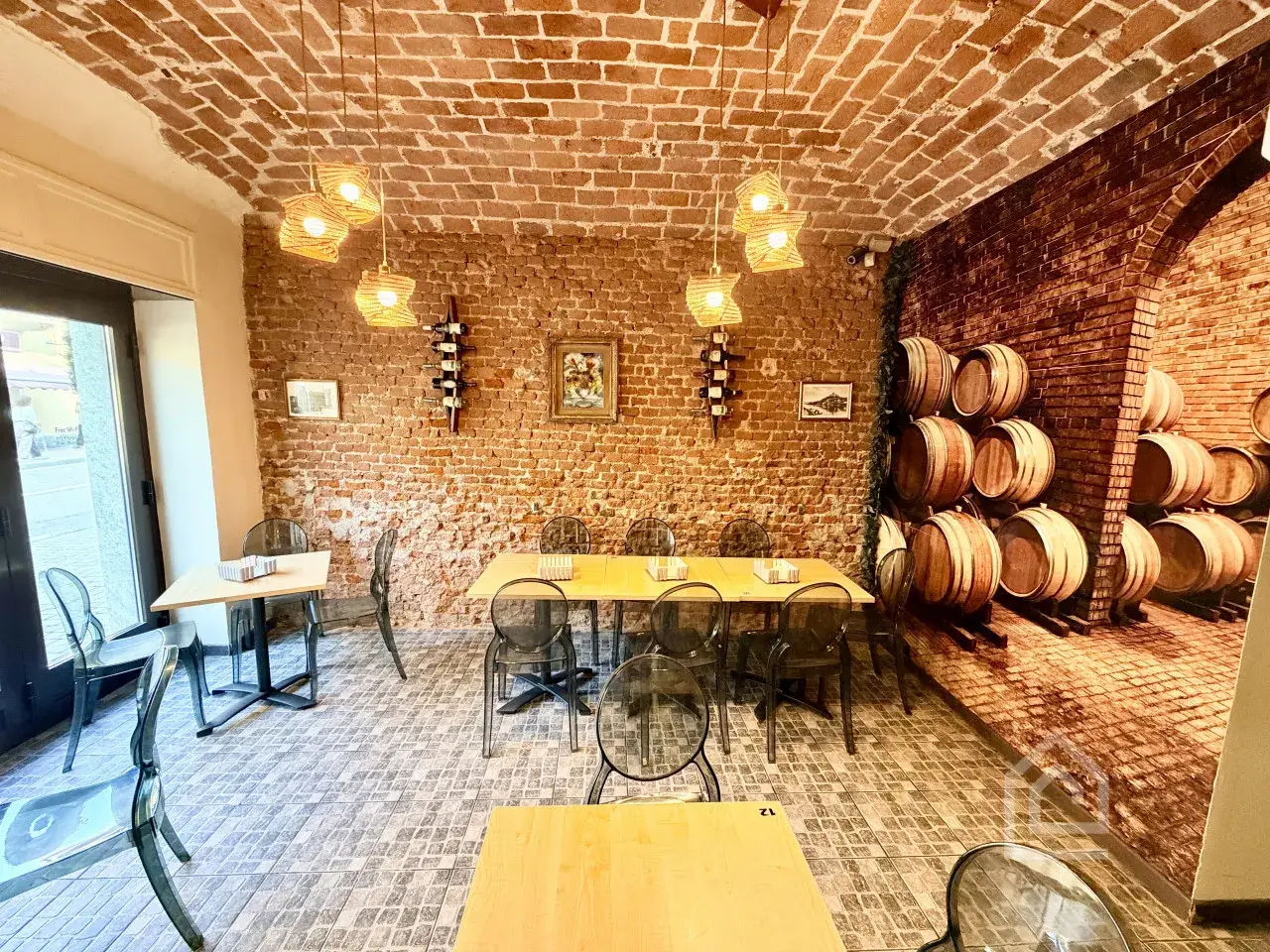 Pub - Enoteca - Wine bar in Stradale Torino 81, Chivasso, {3} - Foto 1