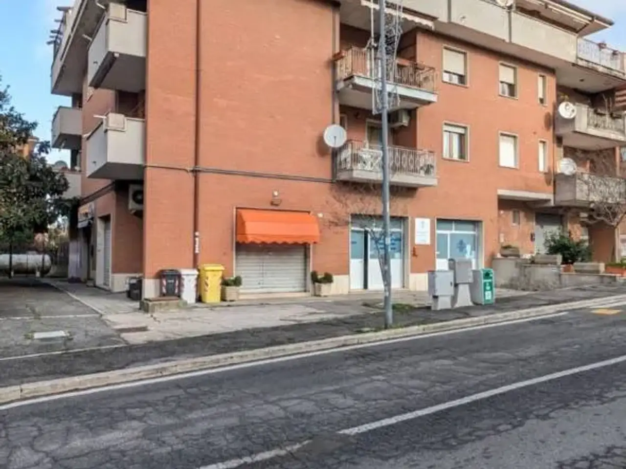 Locale commerciale in Via Ramo d'Oro 25, Ariccia, Ariccia, {3} - Foto 1
