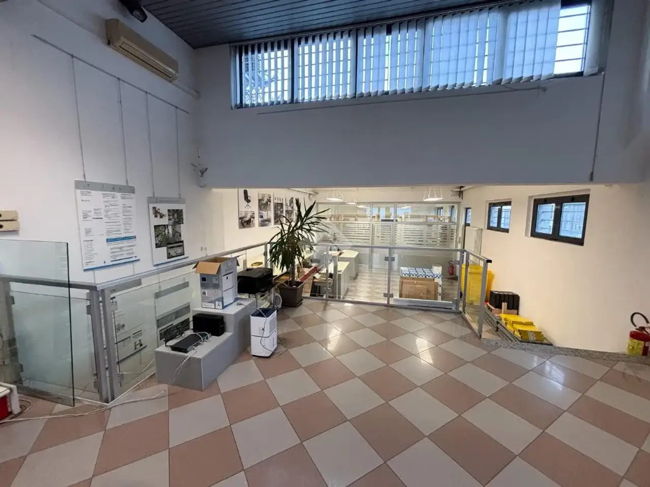 Negozio in Corso Martiri della Liberazione 100, Lecco, {3} - Foto 1