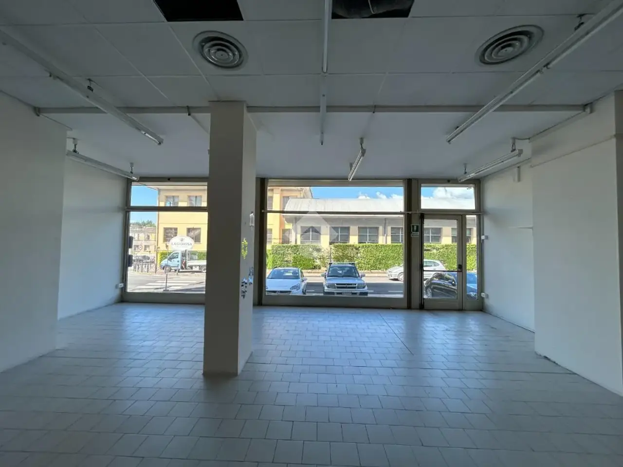 Negozio in Via Erizzo 19, Valdobbiadene, {3} - Foto 1