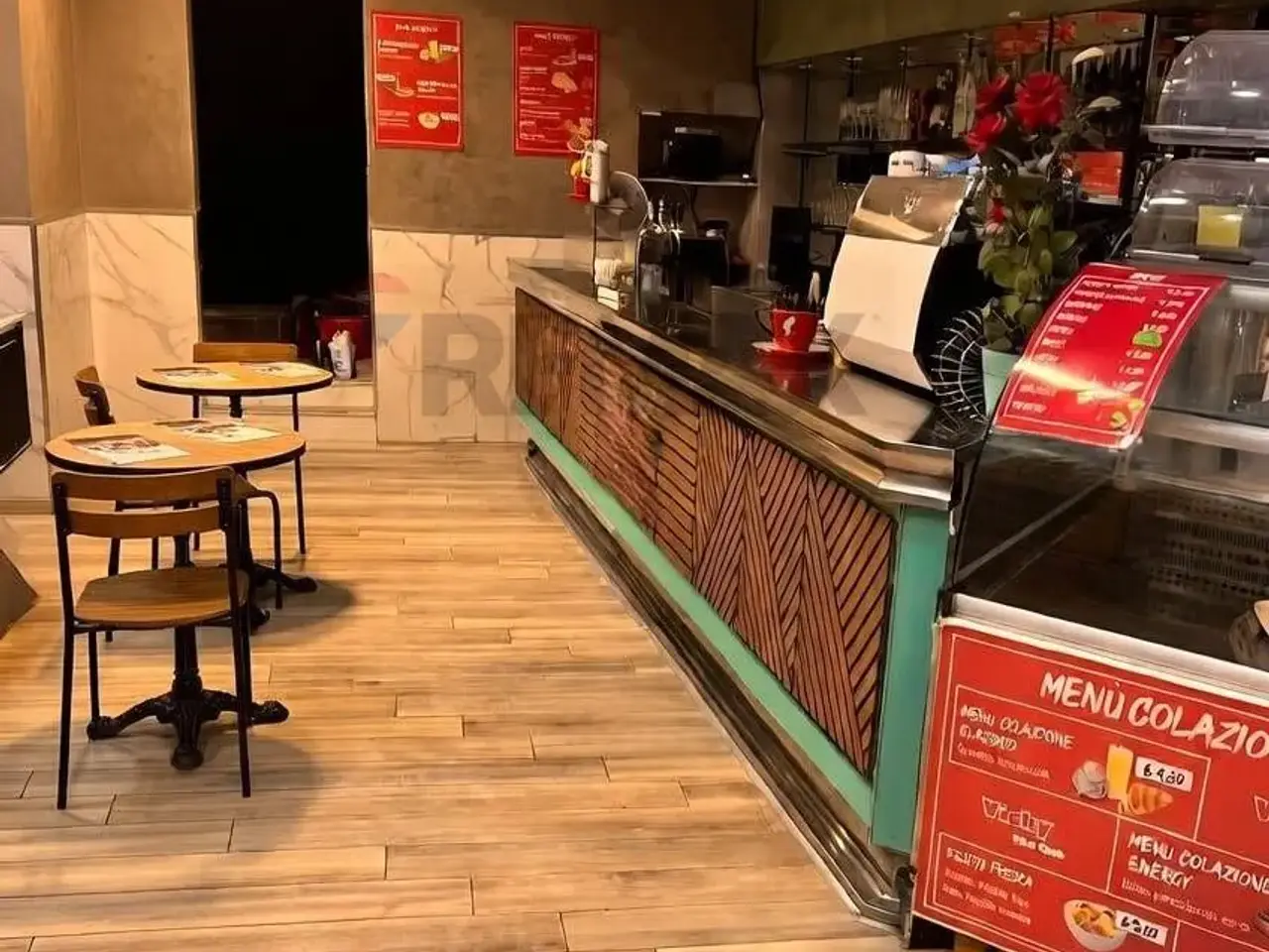 Esercizio commerciale in Piazza Giuseppe Garibaldi 11, Trieste, {3} - Foto 2