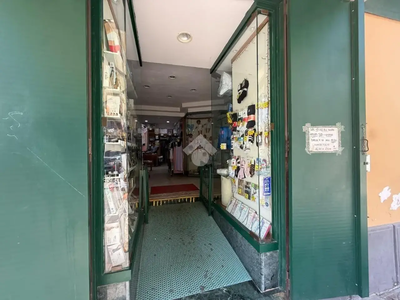 Negozio in Piazza De Iorio 9, Napoli, {3} - Foto 2