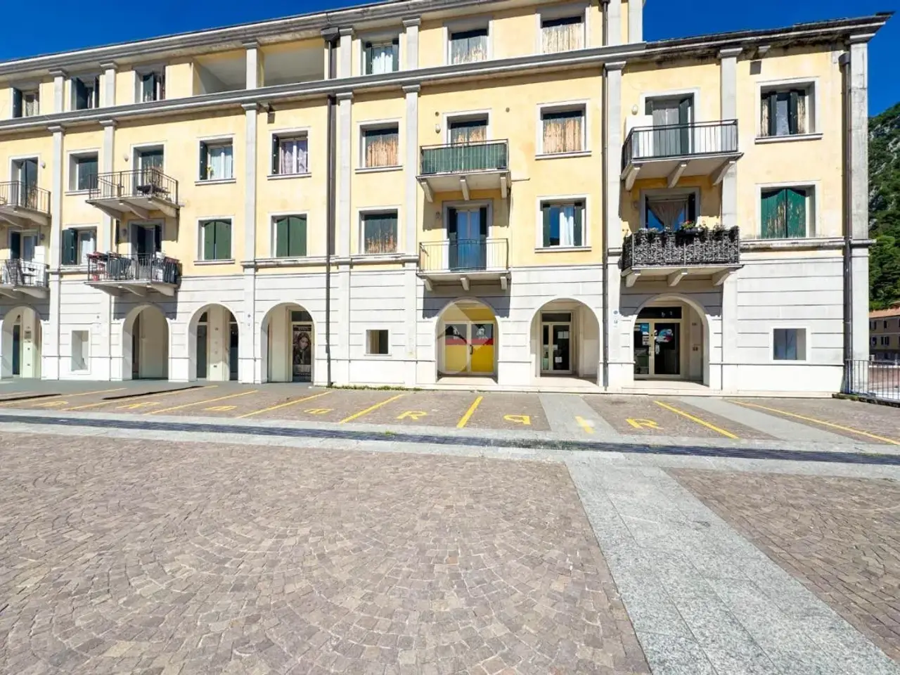 Negozio in Piazza della Pace 9, Vobarno, {3} - Foto 1