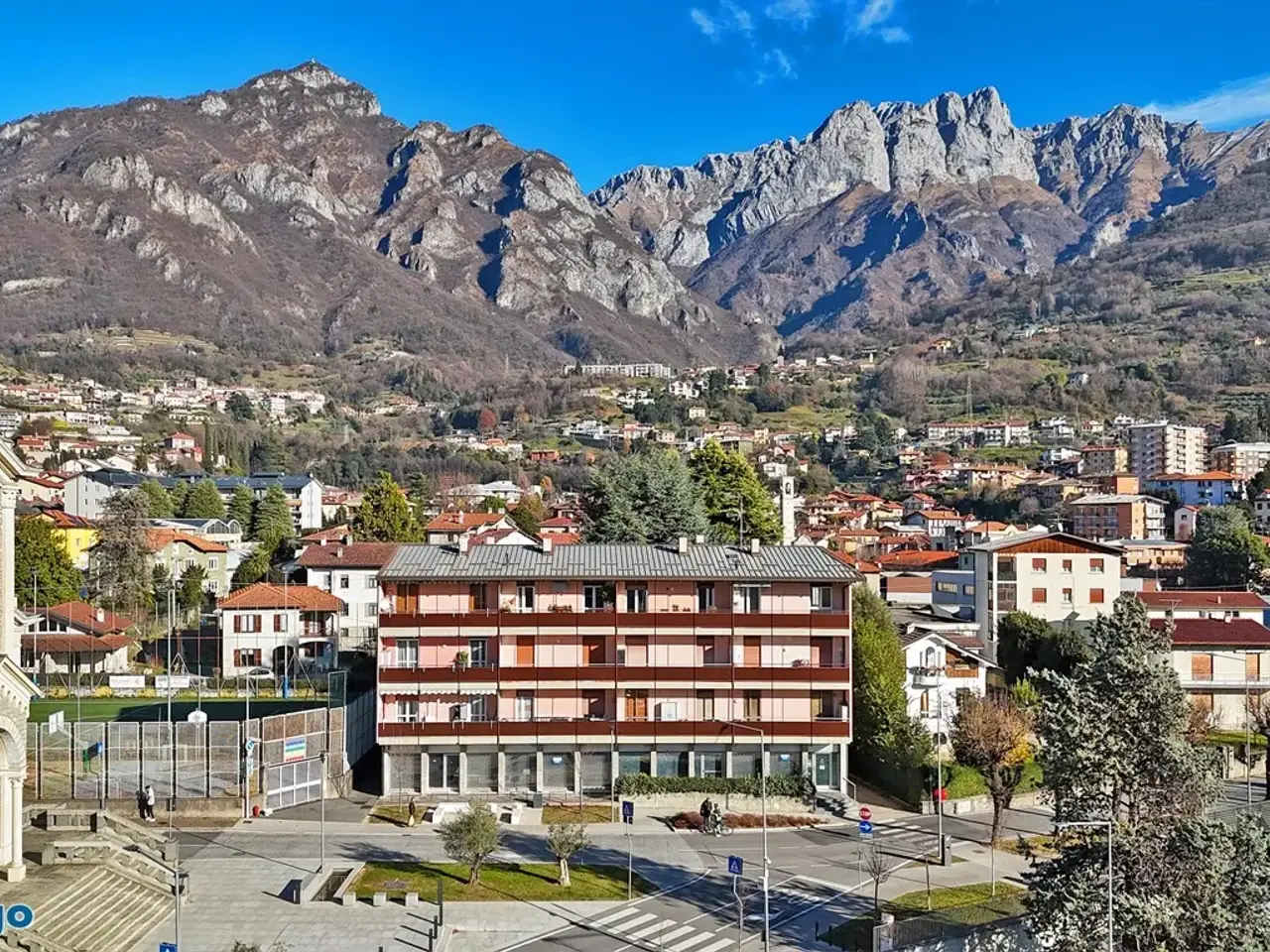 Negozio in Piazza Sacro Cuore 8, Mandello Del Lario, {3} - Foto 2