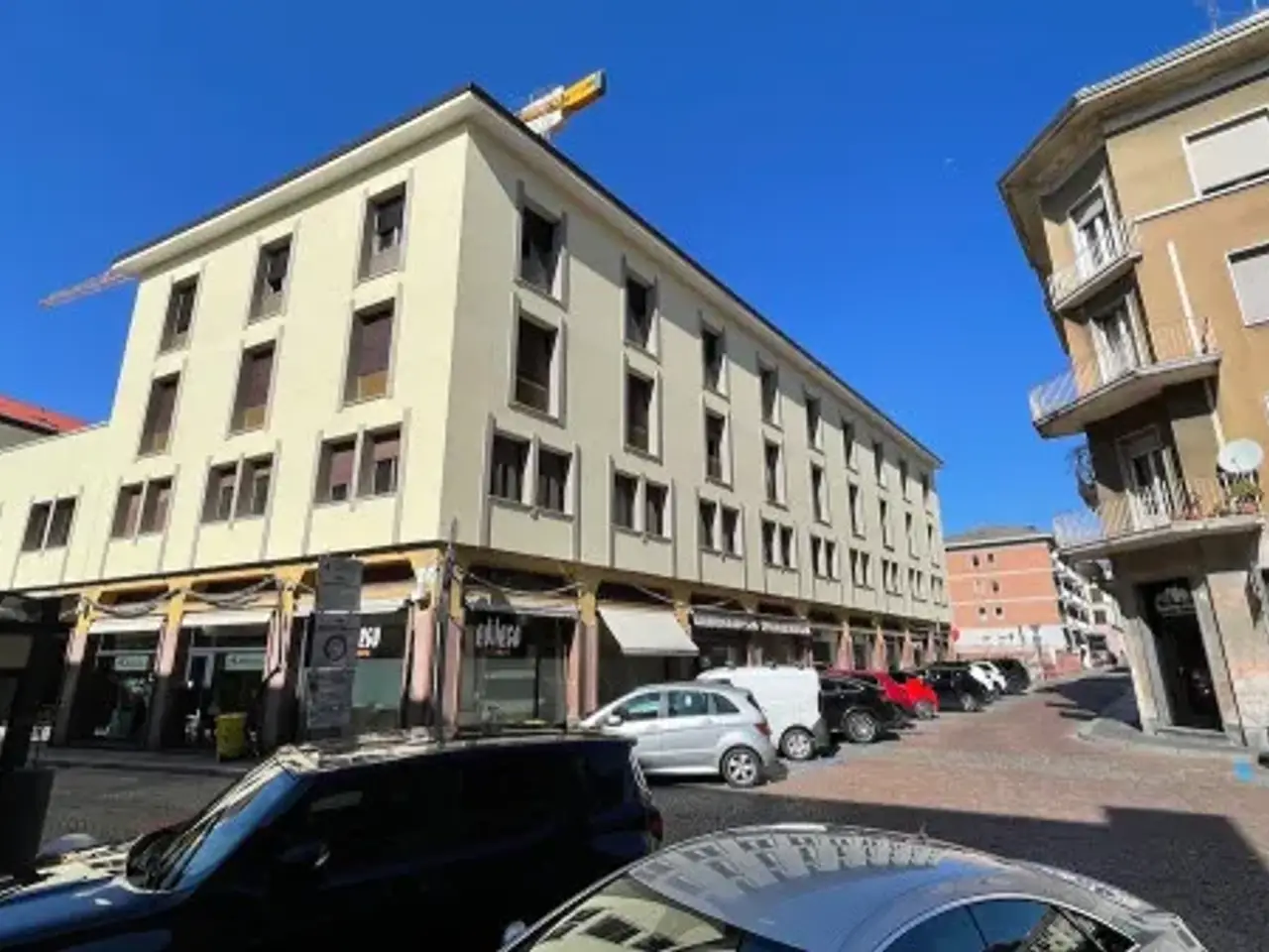 Negozio in Via Pietro Volpi 5, Biella, {3} - Foto 1