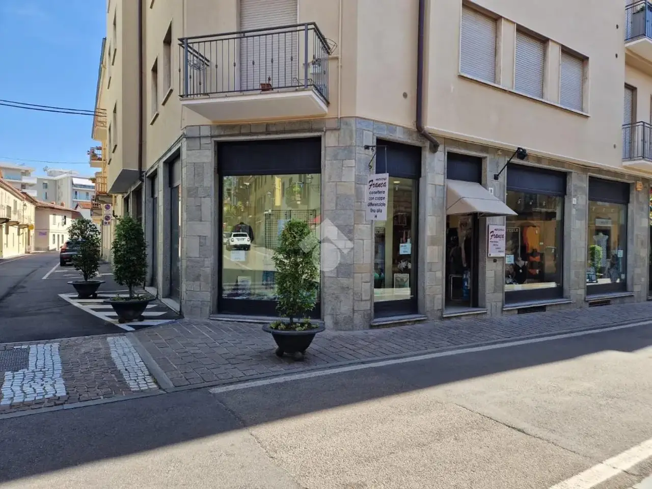 Negozio in Via Pollenzo 18, Bra, {3} - Foto 1