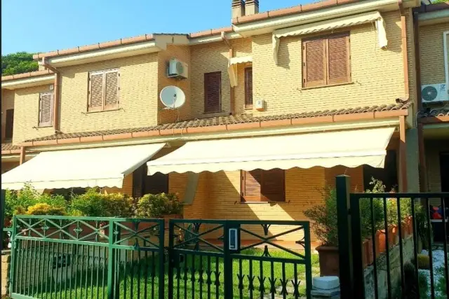 Villa a schiera in {3}, Via Esculapio - Foto 1