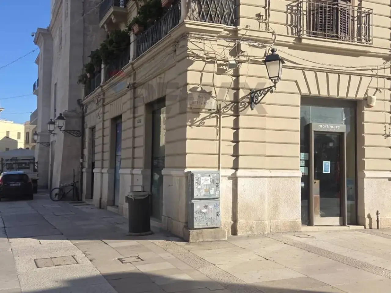 Negozio in Piazza Mercantile 87/90, Bari, {3} - Foto 1