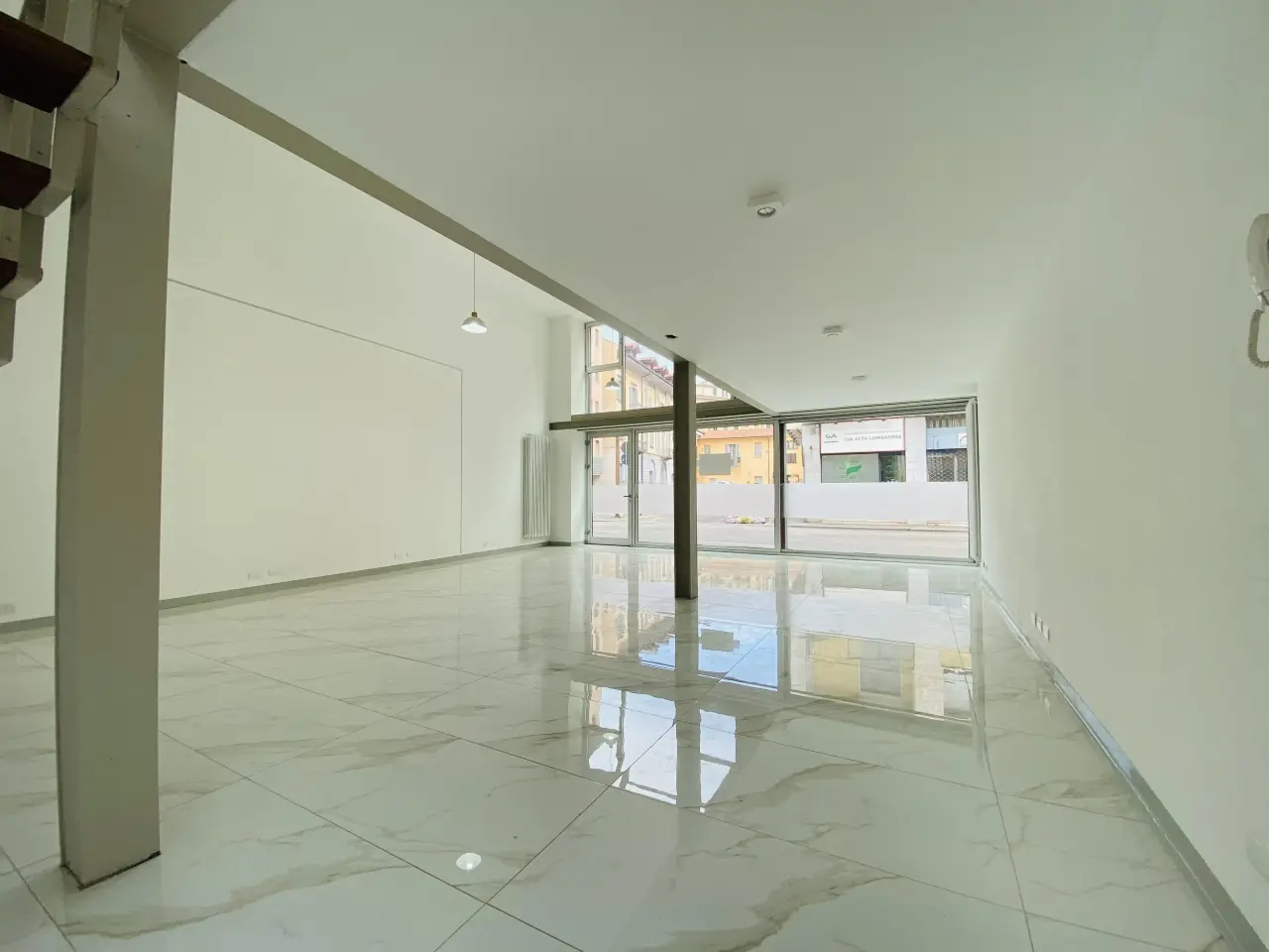 Negozio in Via Medaglie d'Oro 7, Varese, {3} - Foto 2