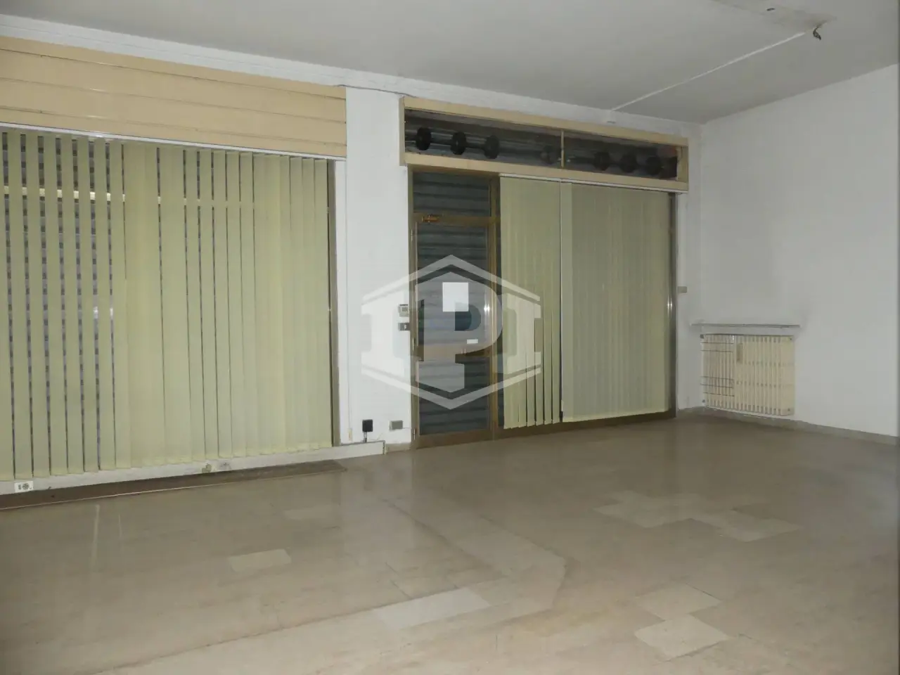 Negozio in Via Edison 7, Montecchio Maggiore, {3} - Foto 2