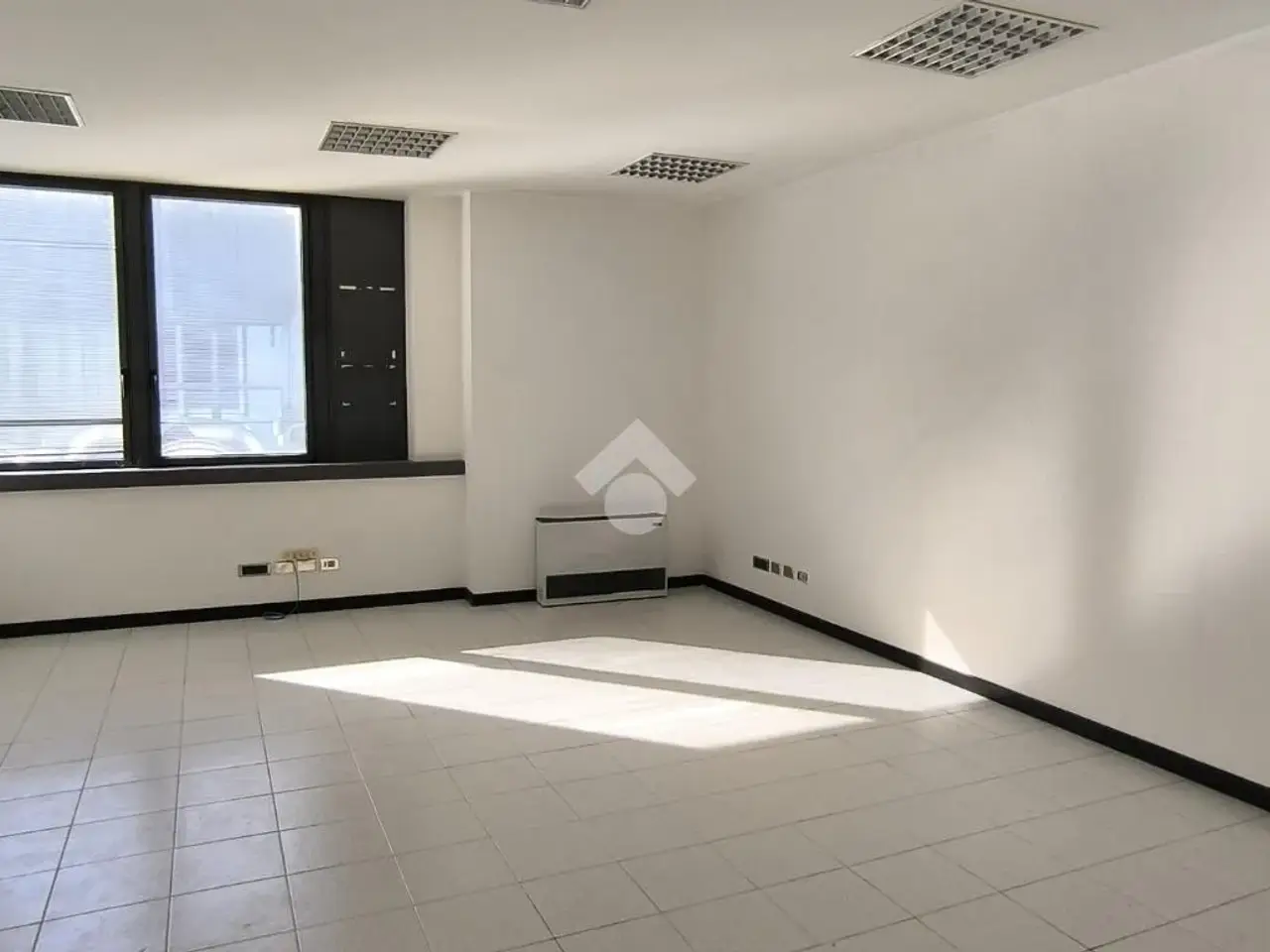 Ufficio in Regione Borgnalle, Aosta, {3} - Foto 2