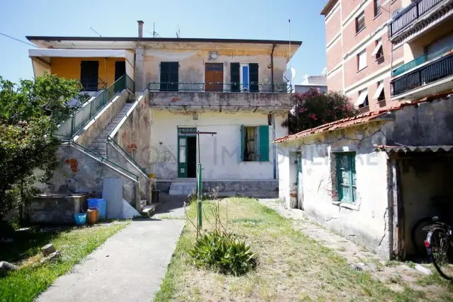 Two-family villa in Va Maggiani, Carrara - Photo 1