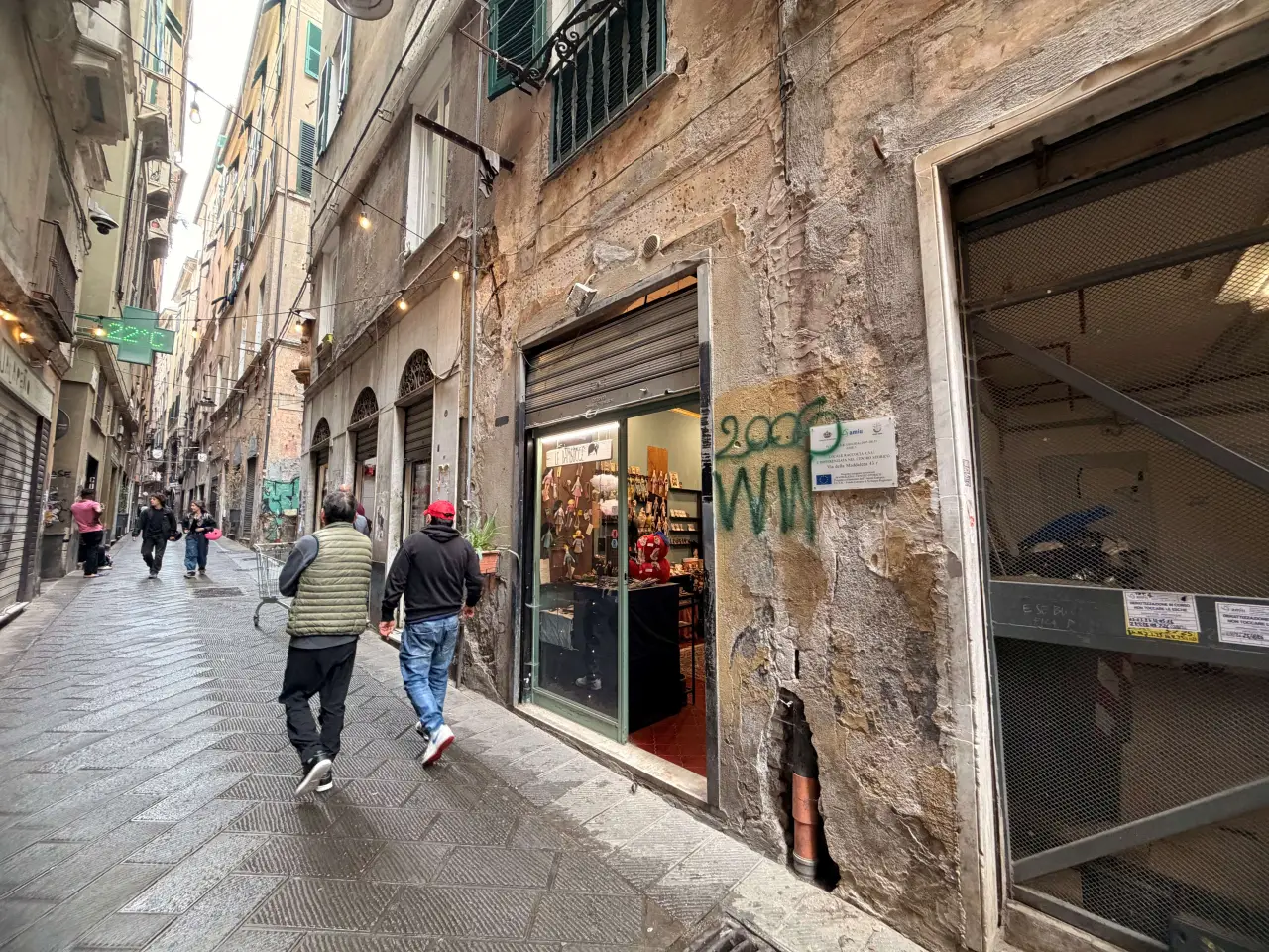 Negozio in Via della Maddalena 45 R, Genova, {3} - Foto 2