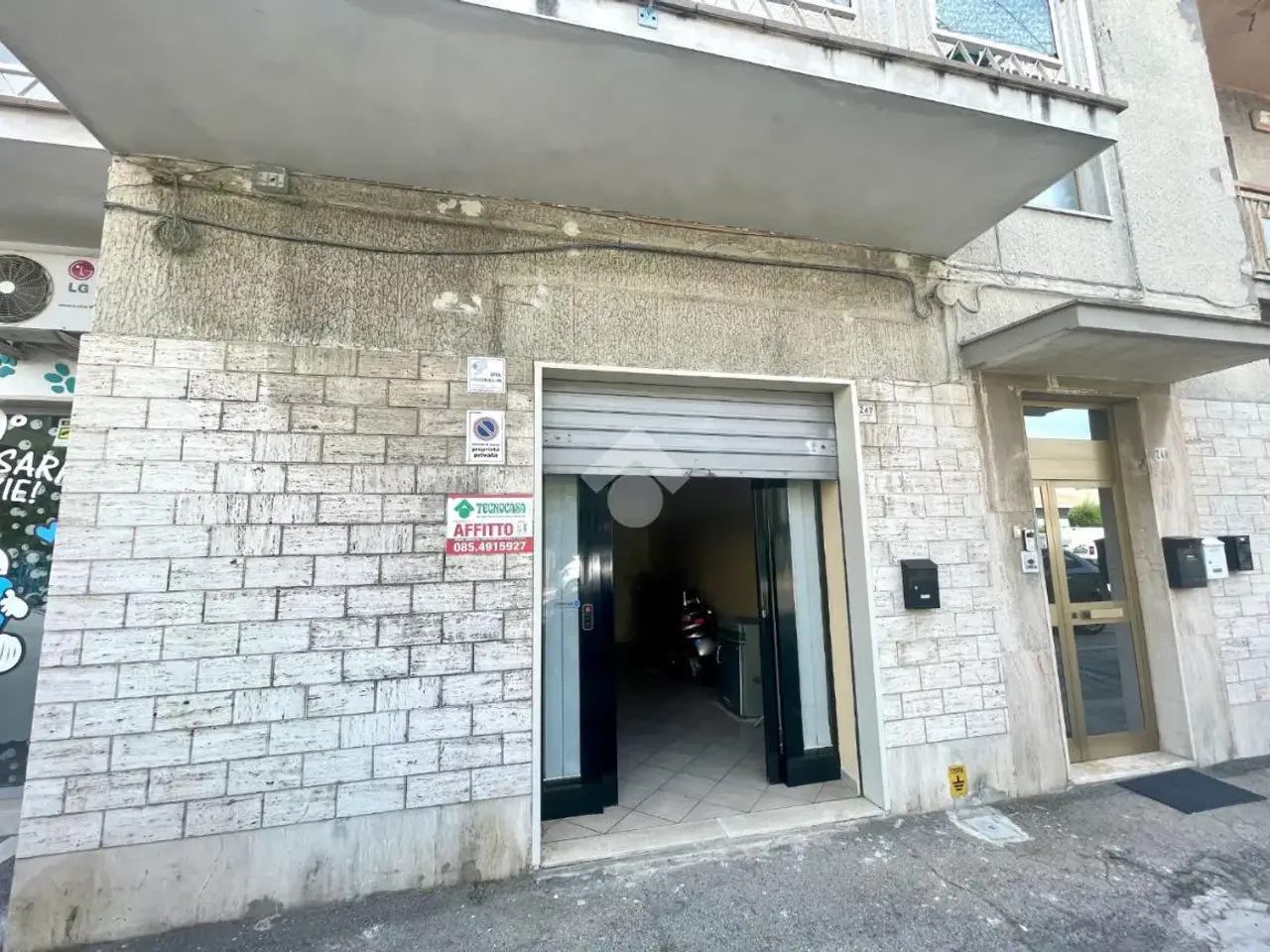 Negozio in Via Tiburtina Valeria 249, Pescara, {3} - Foto 1