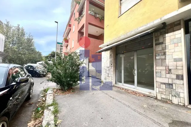 Geschäft in Via Don Giuseppe Morosini 153, Latina - Foto 1