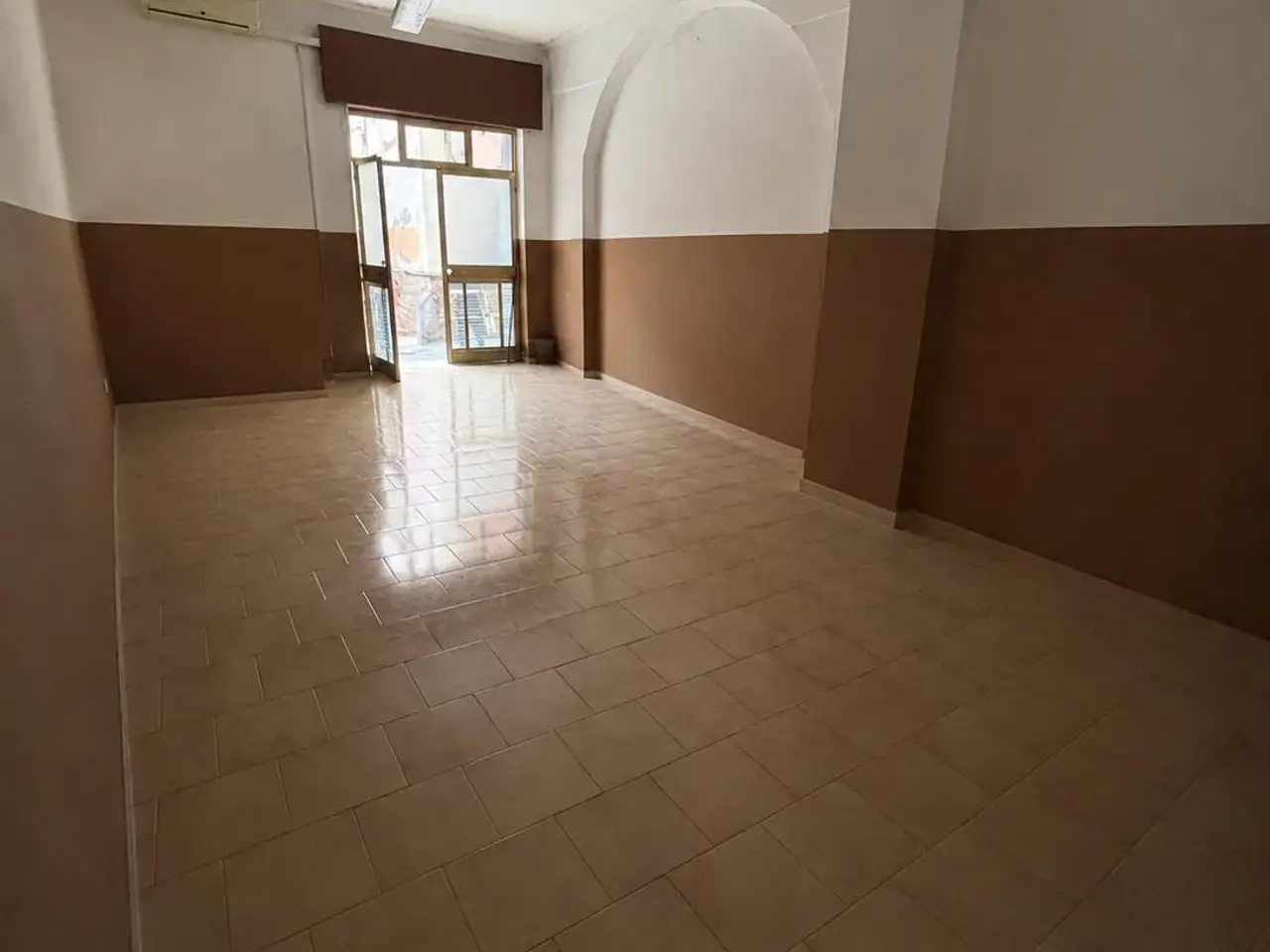 Negozio in Via Pietro Toselli 6, Torre Annunziata, {3} - Foto 1