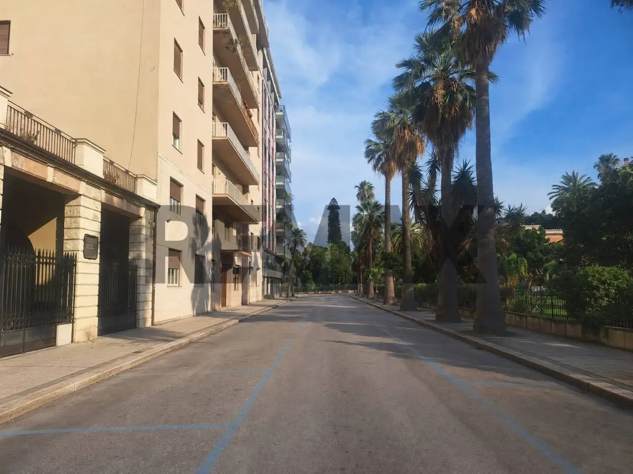 Negozio in Piazza Alberigo Gentili 6, Palermo, {3} - Foto 1