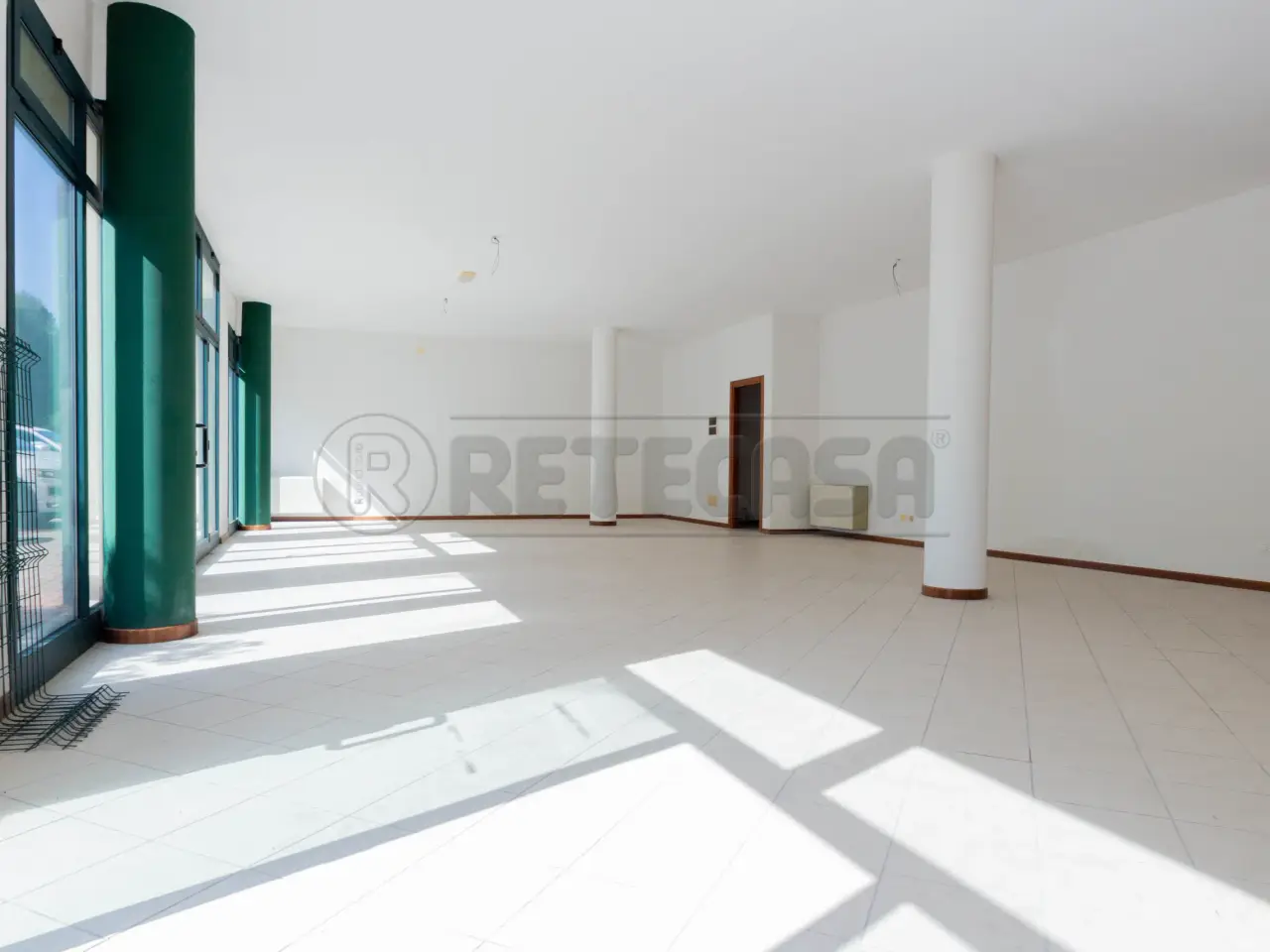 Palazzina commerciale in Via Acque 6, Bolzano Vicentino, {3} - Foto 1