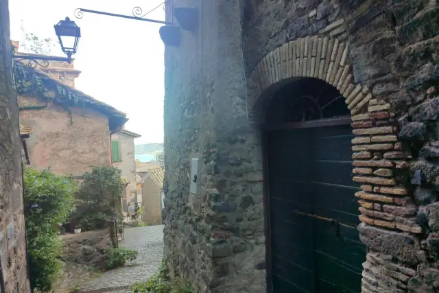 Magazzino in Via della Gradinata di San Clemente, Bracciano - Foto 1