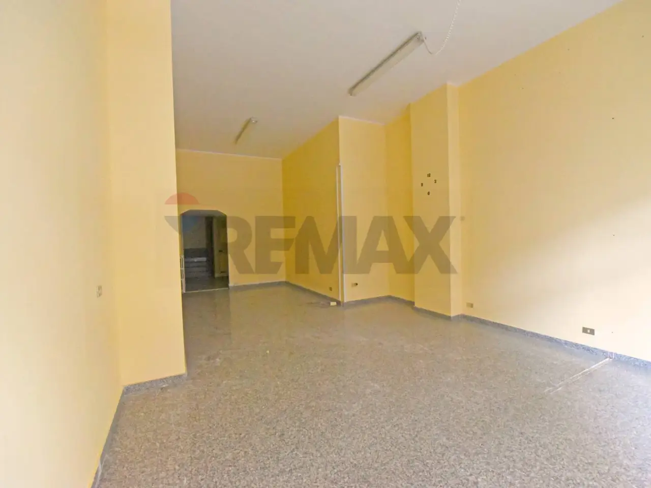 Negozio in Via Piave 93, Foggia, {3} - Foto 2