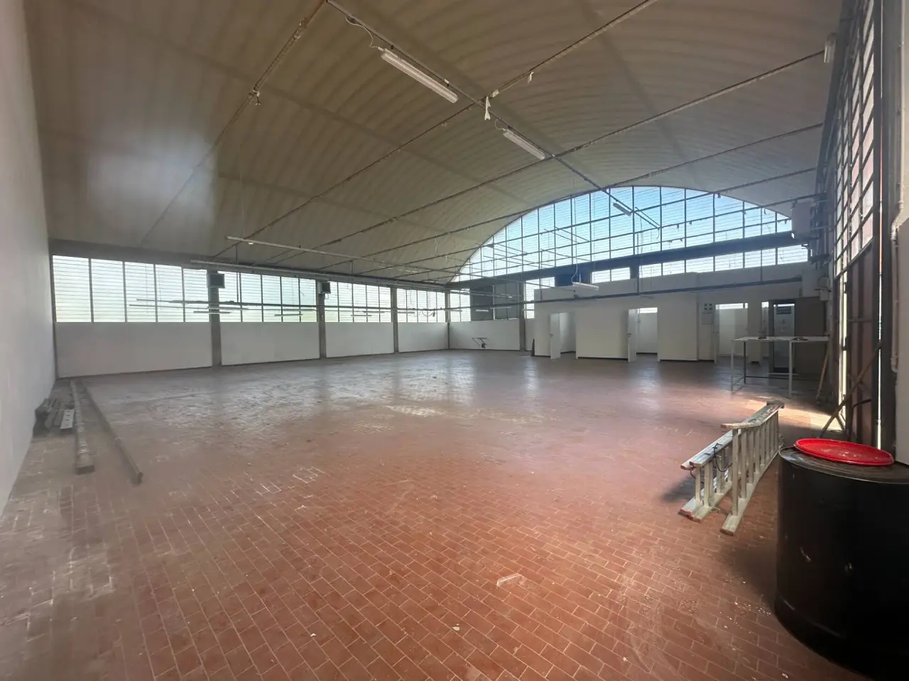 Esercizio commerciale in Camigliano 59, Capannori, {3} - Foto 2