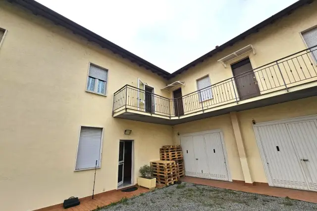 2-room flat in Via Cesare Battisti, Usmate Velate - Photo 1