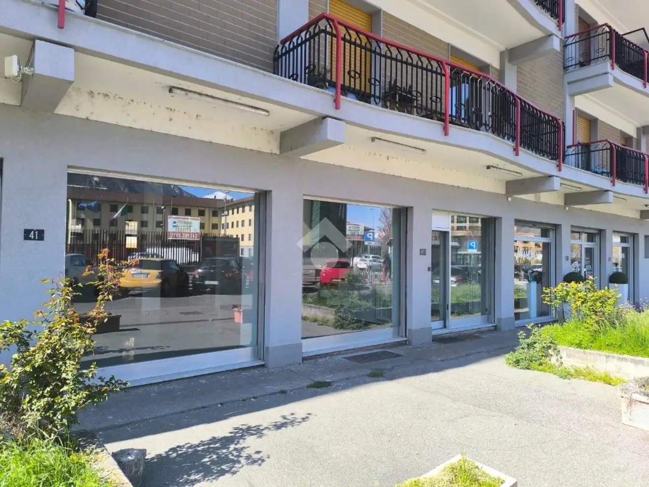 Negozio in Via Clavalité 43, Aosta, {3} - Foto 1
