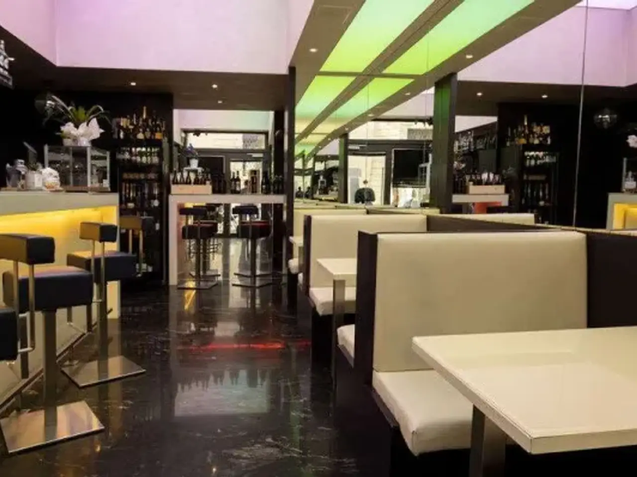 Bar in , Trento, {3} - Foto 2