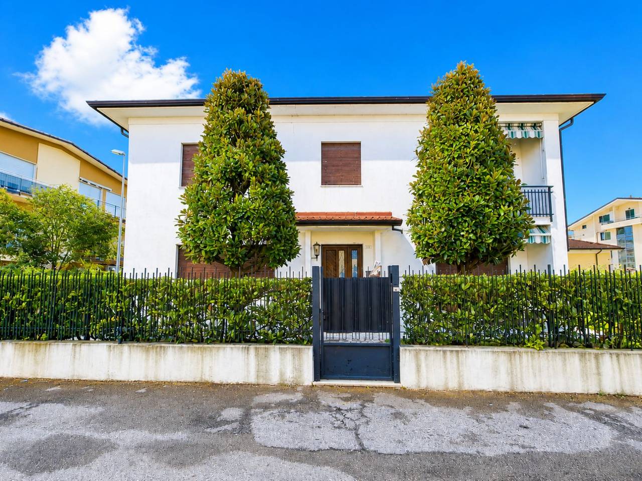 casa indipendente in vendita a Carrara in zona Marina di Carrara