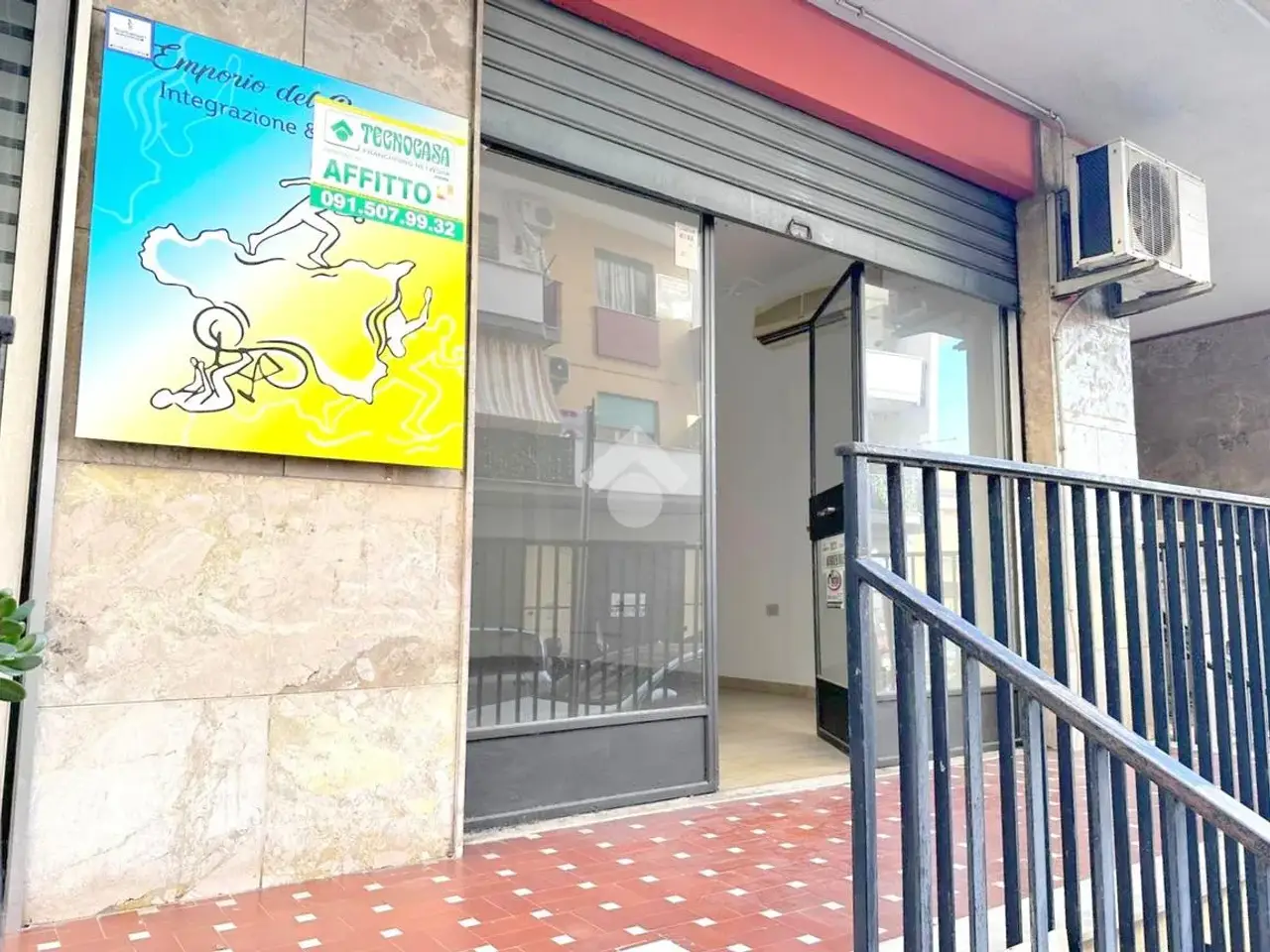 Negozio in Via Aldo Moro 23, Monreale, {3} - Foto 1
