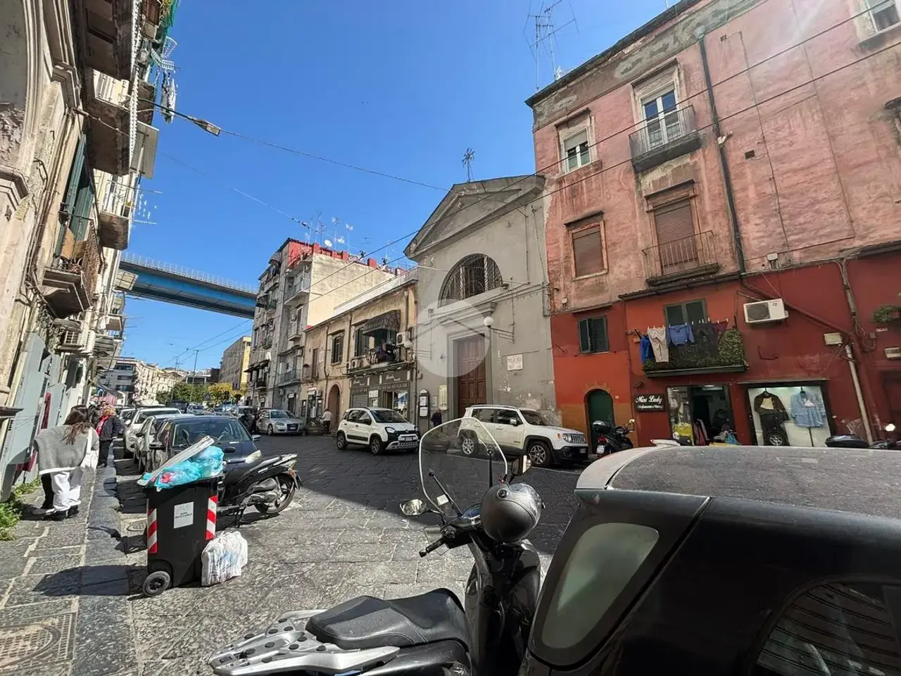 Negozio in Via Ss. Giovanni E Paolo 144, Napoli, {3} - Foto 1