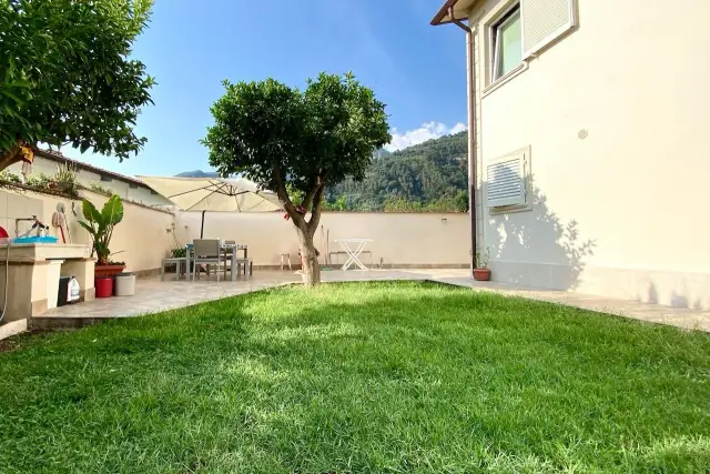 Semi-detached house in a dei Colli 35, Massa - Photo 1