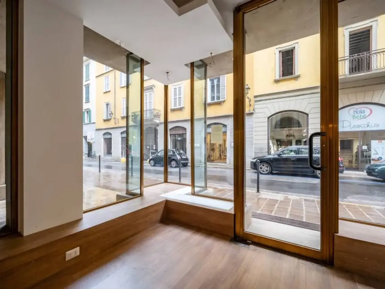 Negozio in Via Fratelli Cairoli, 23900 Lecco
, Lecco, {3} - Foto 2