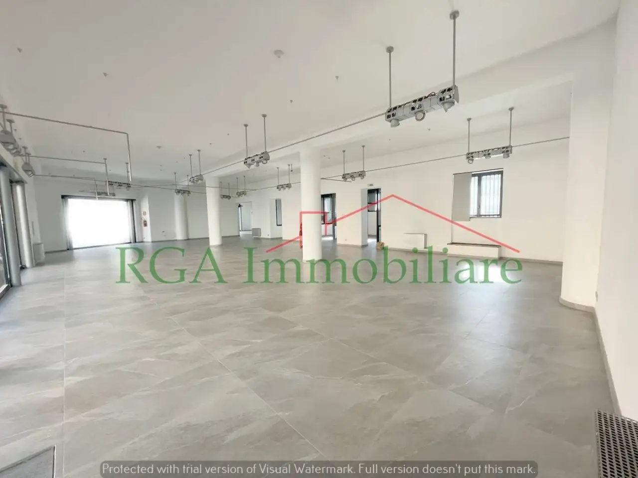 Locale commerciale in Largo Nicolò Rezzara 7, Bergamo, {3} - Foto 1