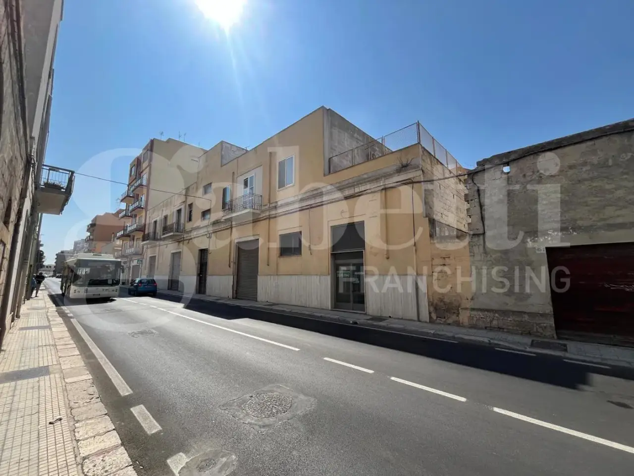 Palazzina commerciale in Via Provinciale San Vito 93, Brindisi, {3} - Foto 1