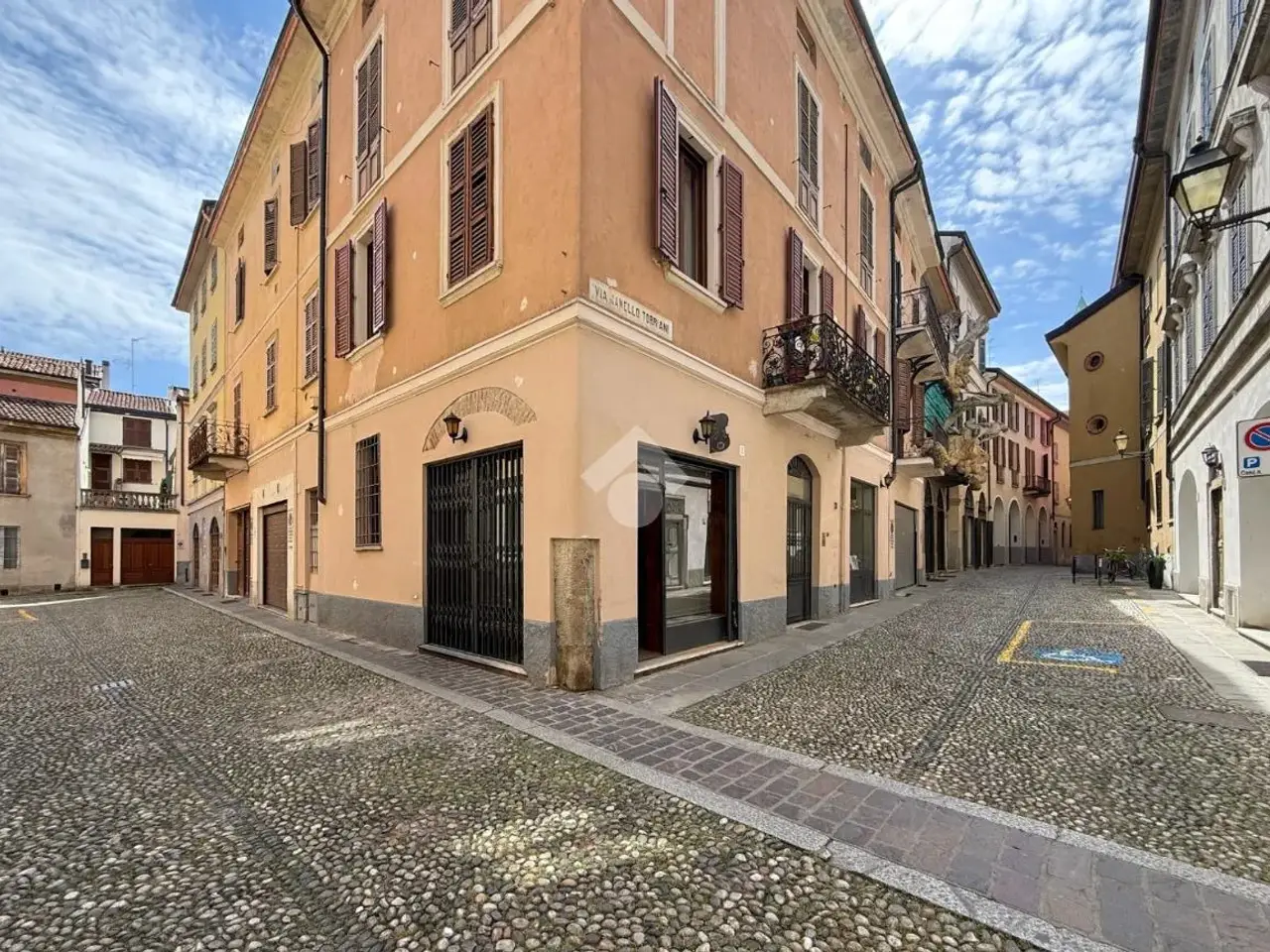 Negozio in Via Janello Torriani 2, Cremona, {3} - Foto 1