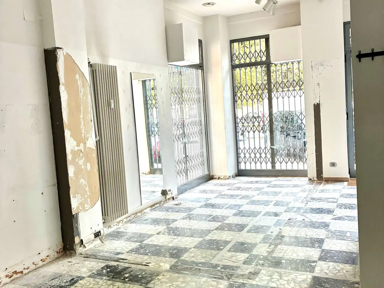 Negozio in Piazza Tommaso Campanella 21, Torino, {3} - Foto 2
