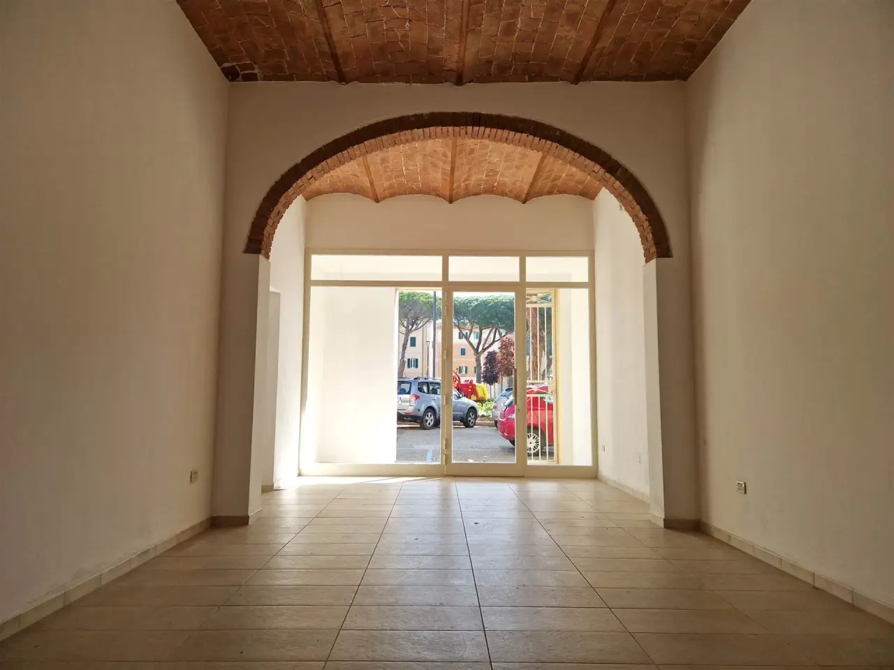 Negozio in Piazza Giosuè Carducci, Cecina, {3} - Foto 1