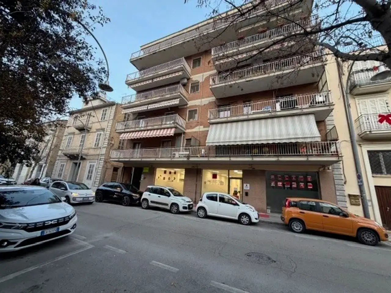 Parcheggio chiuso in Via Ugo Bassi  87, San Benedetto Del Tronto, {3} - Foto 1