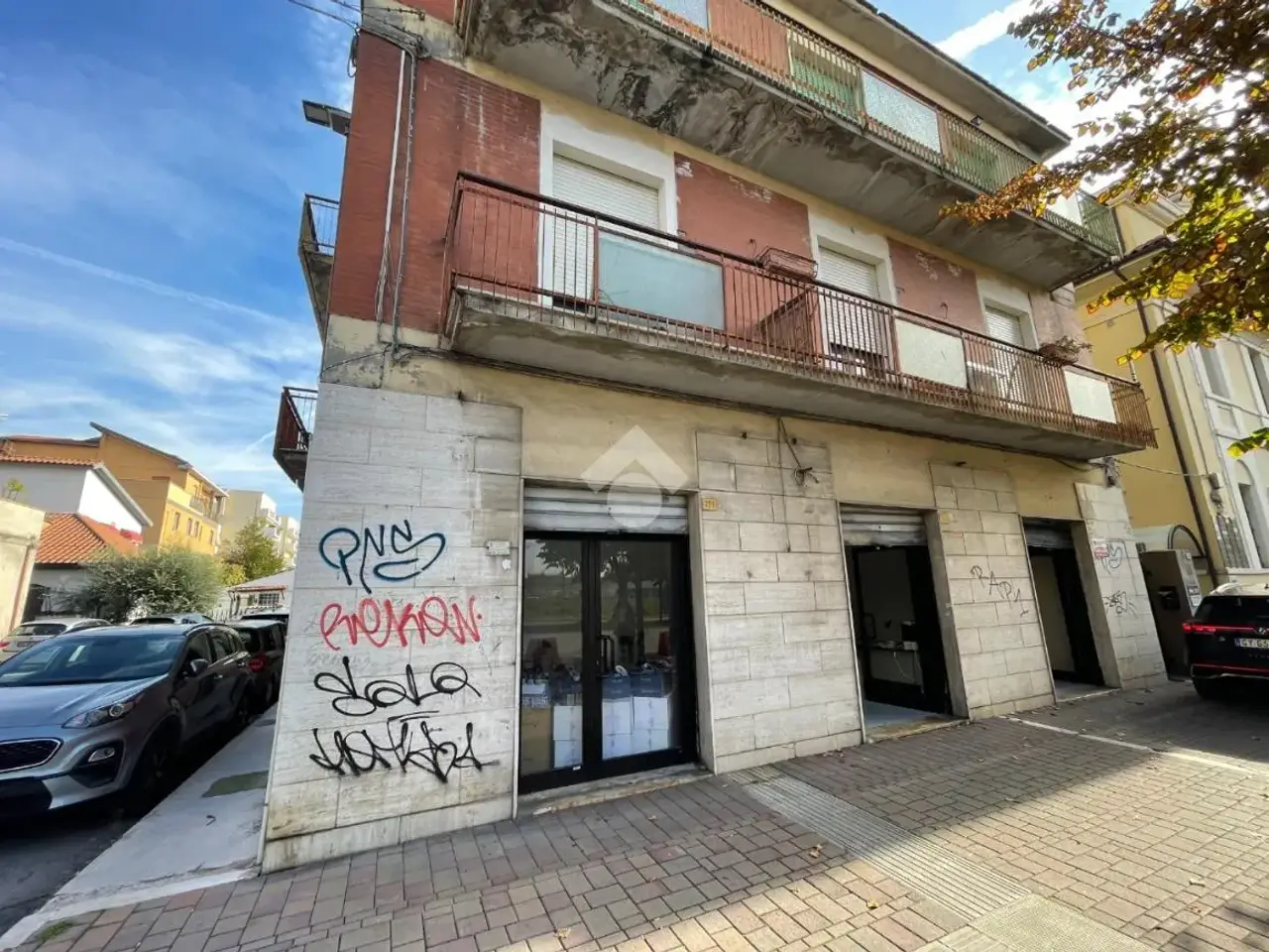 Negozio in Viale Gabriele d'Annunzio 221, Pescara, {3} - Foto 2