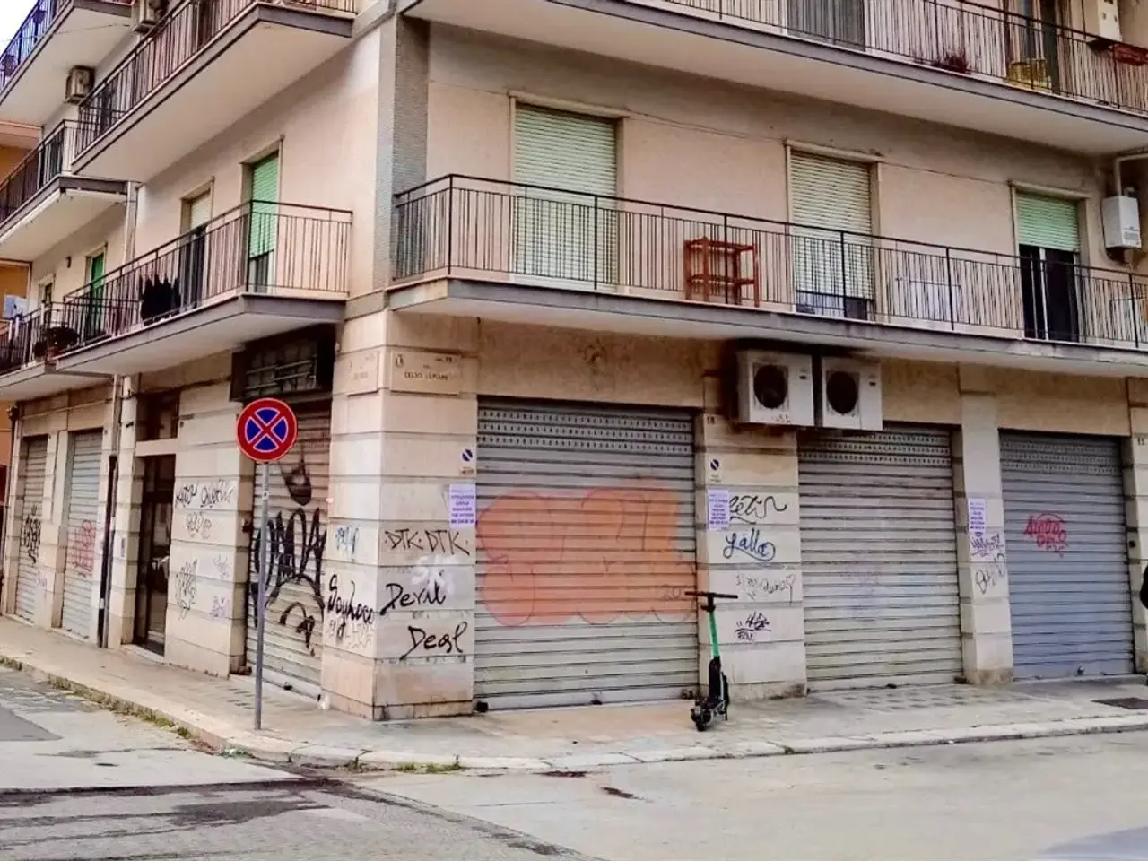 Magazzino in Via dei Mille 224, Bari, {3} - Foto 1
