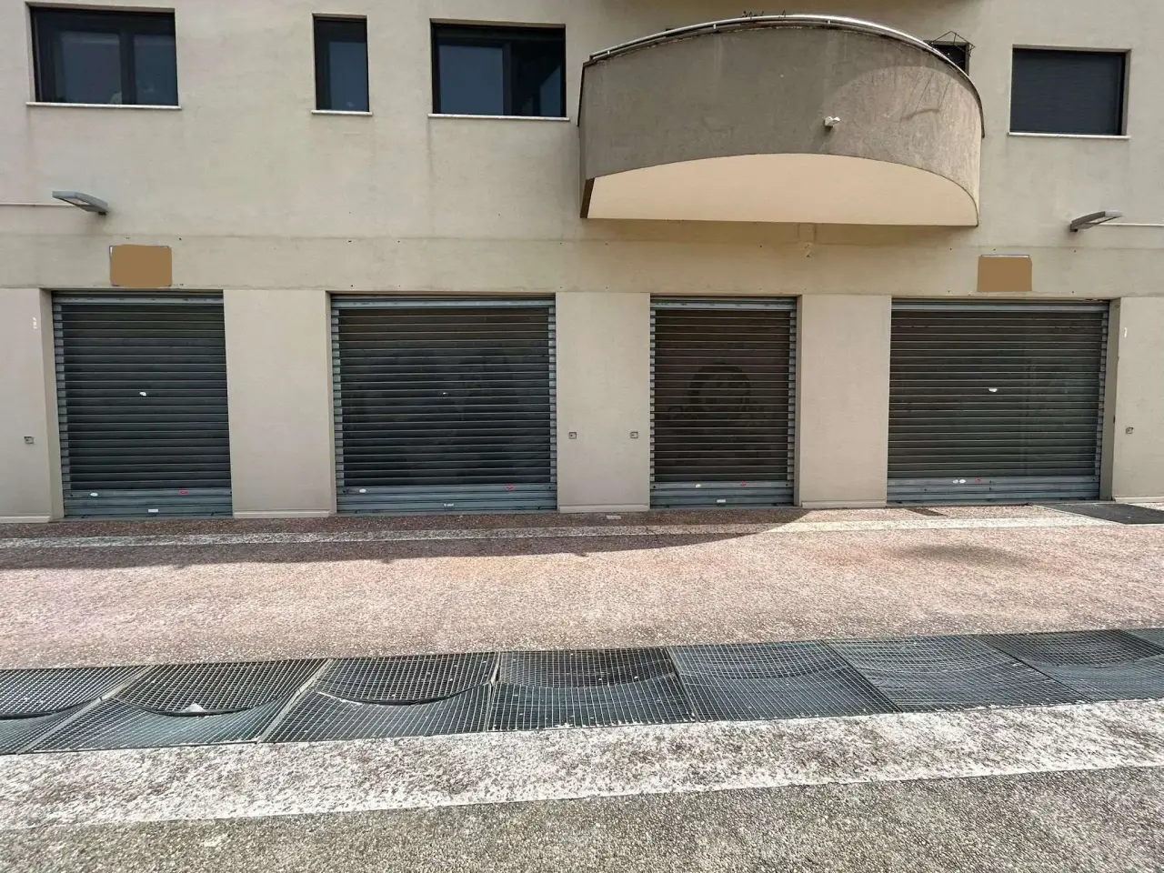 Negozio in Viale Giacomo Mancini 248, Cosenza, {3} - Foto 1
